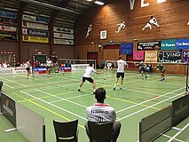 Twitter VELO Badminton Vlaar en Middelburg op de achtergrond tegen BC Duinwijck in de competitie
