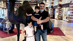 Mohamad Sabouni met zoon en dochter in betere tijden.