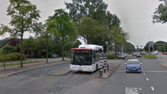 Lijn 21 stopt net als lijn 25 nu bij de Lozerlaan via Google Streetview