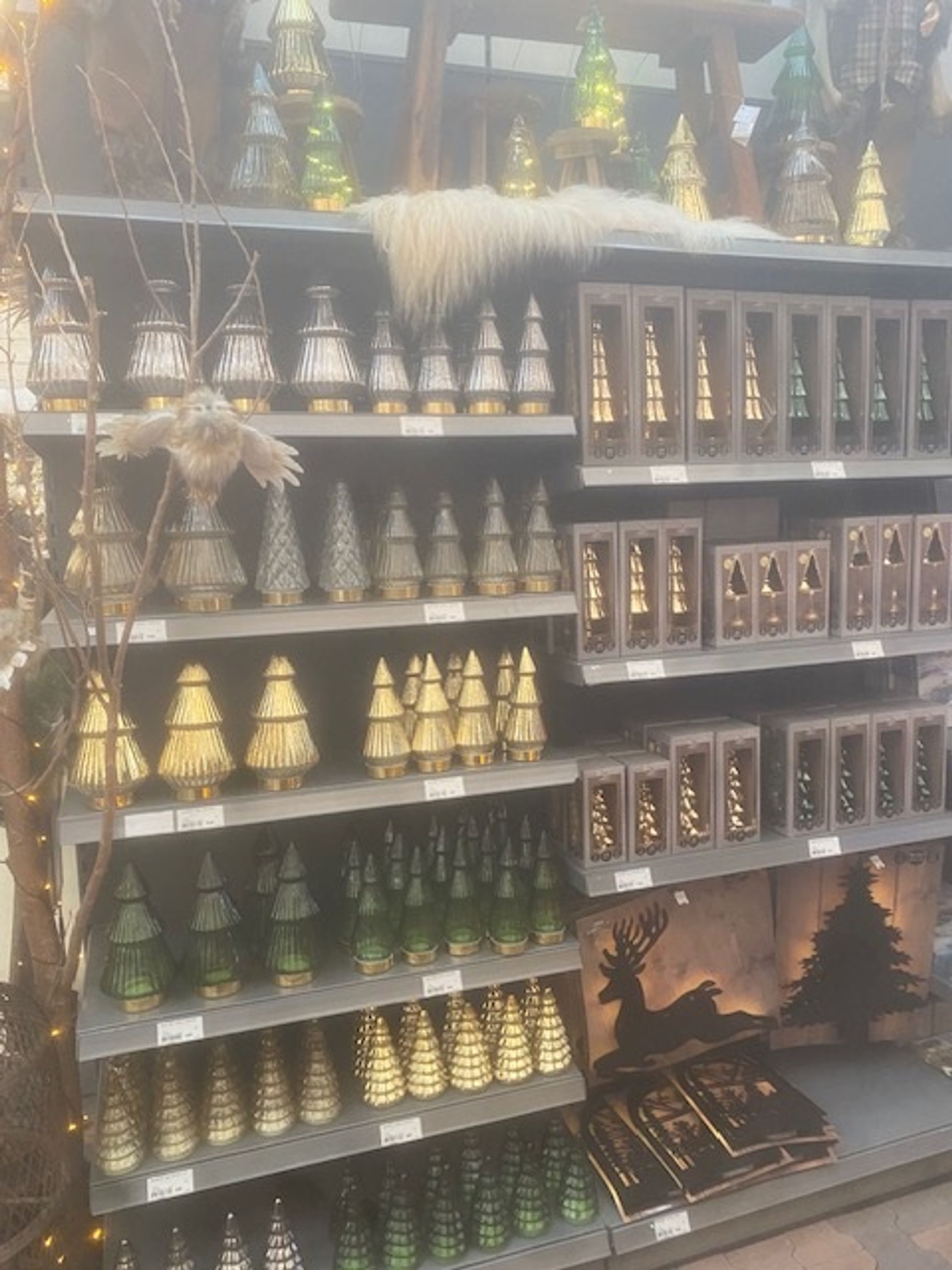 Kerstbomen van keramiek, De Carlton
