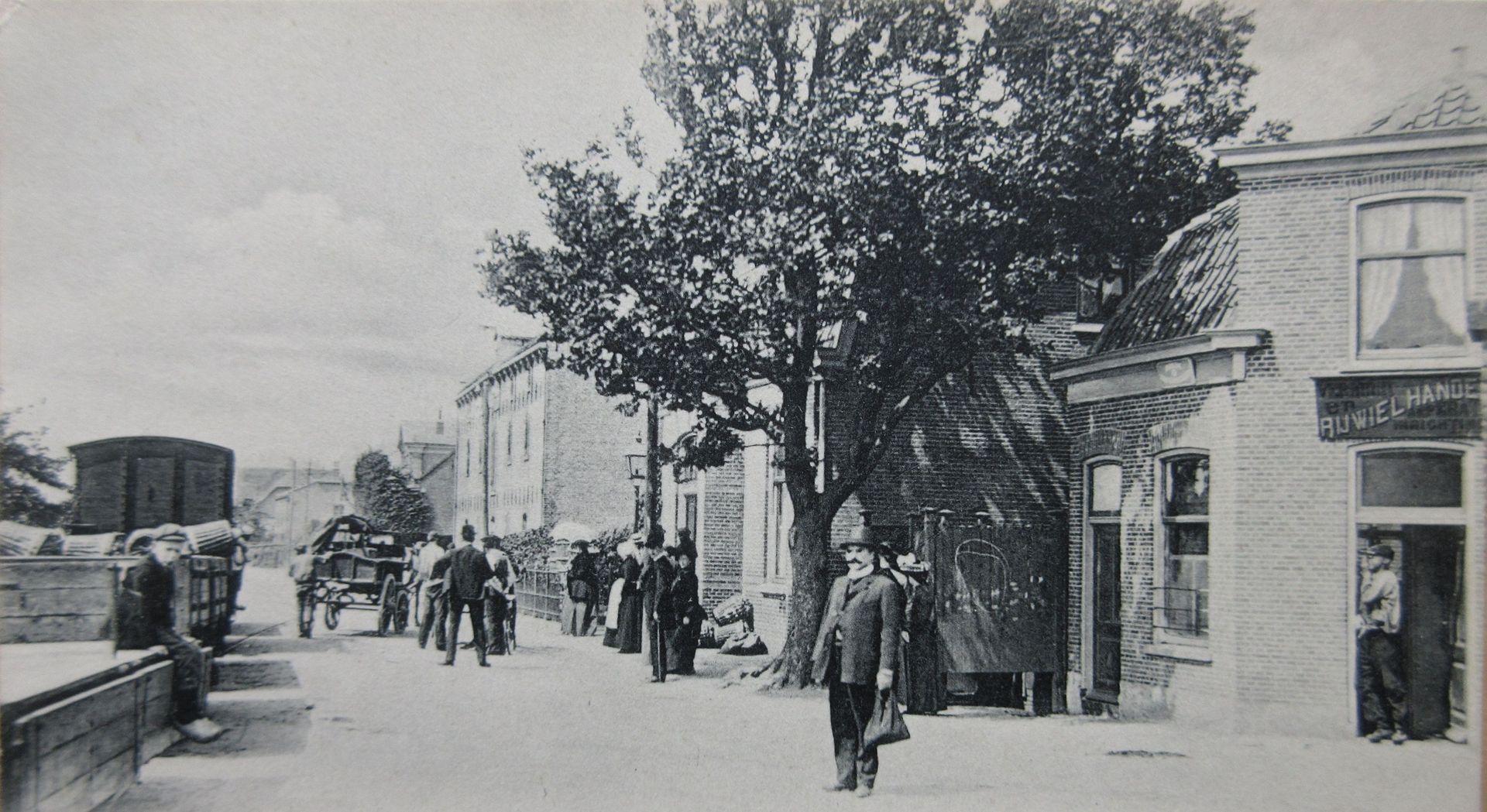 W.S.M.-station Noordwind (ingang achter de boom).