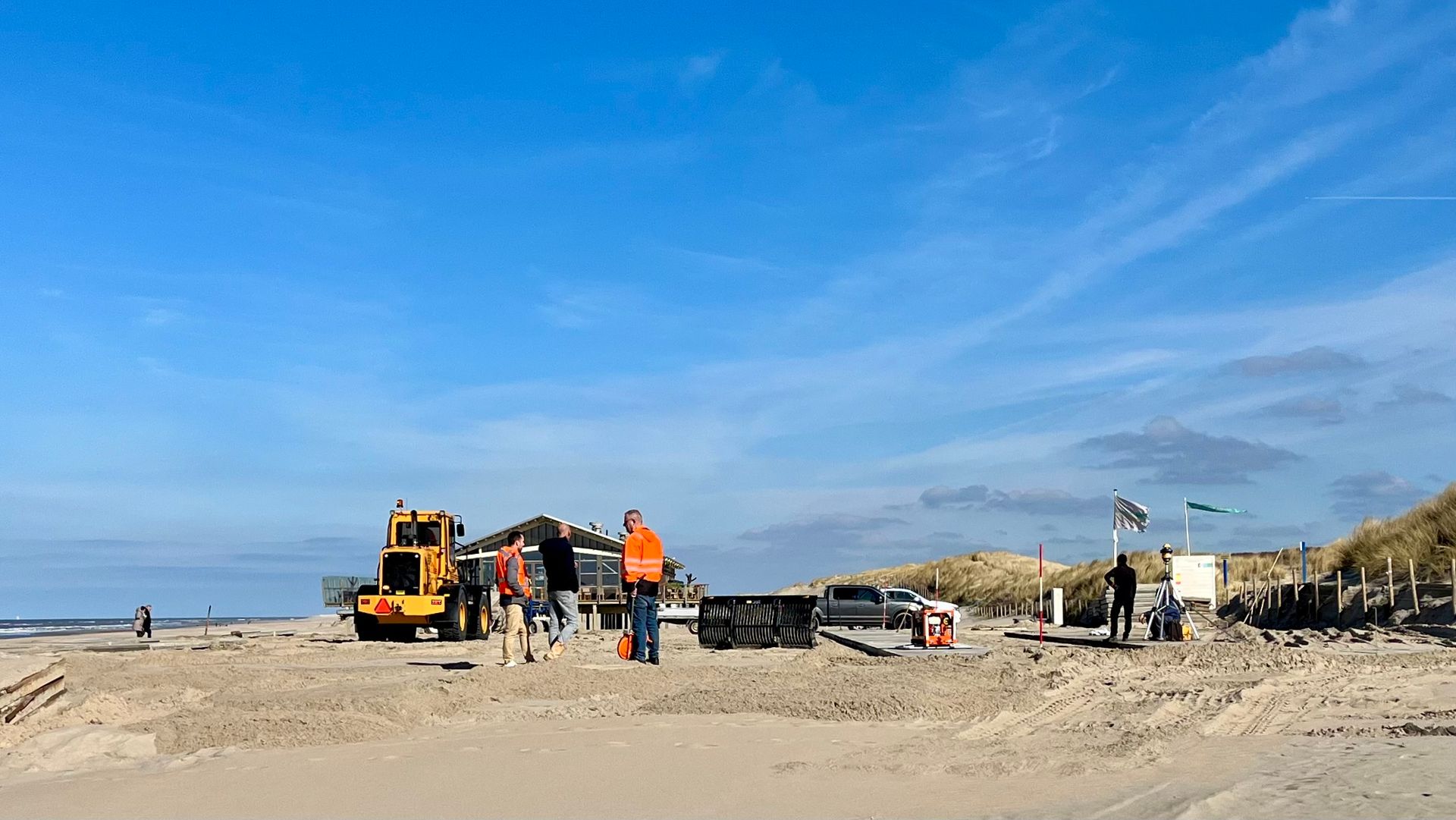 Ook in Monster is begonnen met de opbouw van strandtenten.