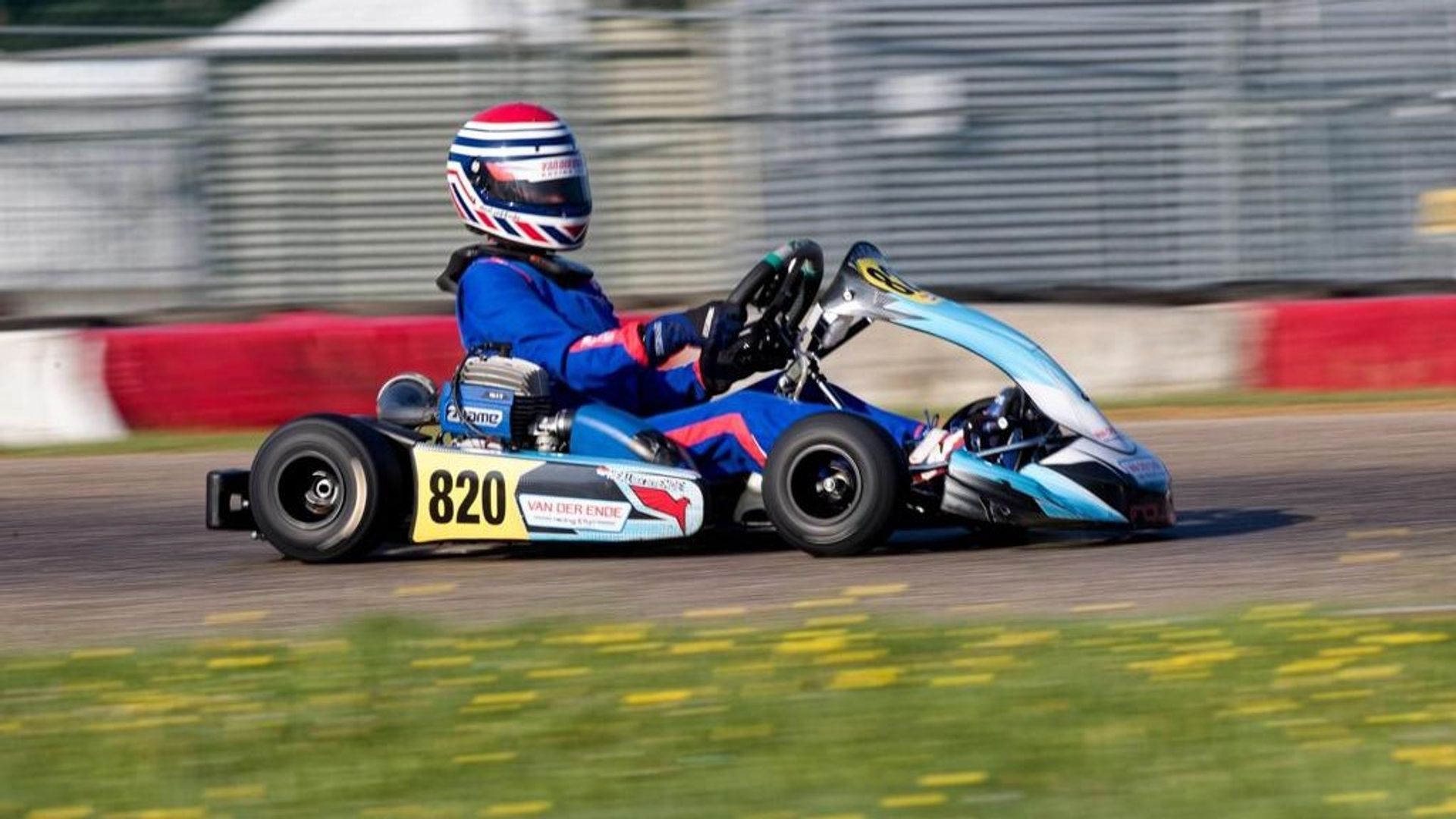 Neal van der Ende in zijn kart.