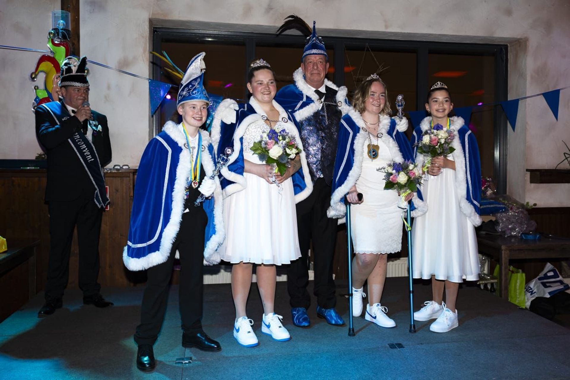 Prins Wim de eerste met pages, jeugdprins en jeugdpage.