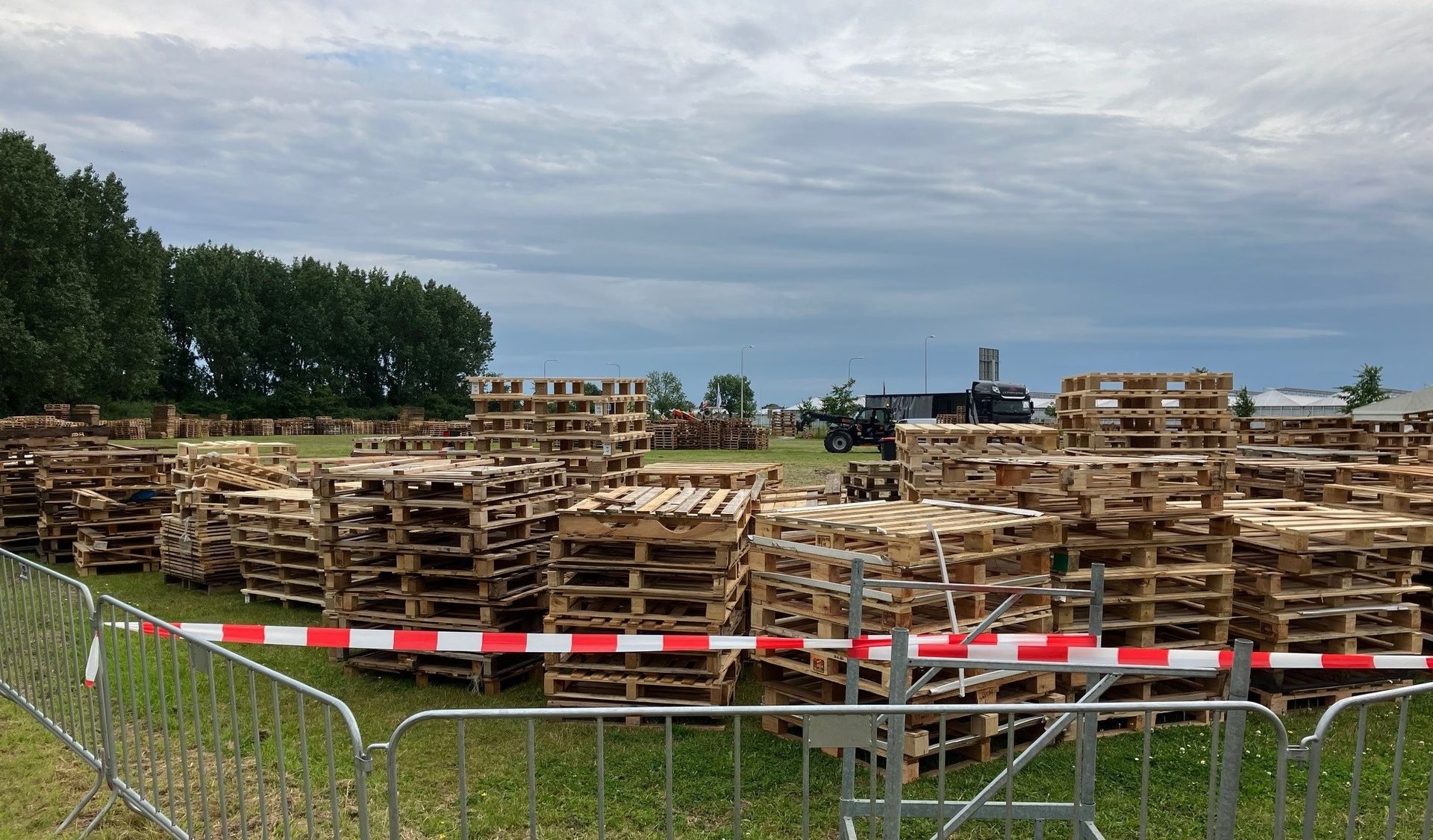 Vaste prik in de eerste week van de grote vakantie: huttenbouwen.