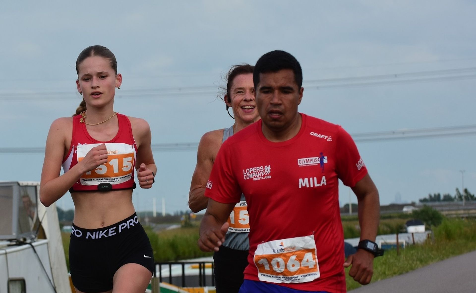 Rosalie van Dijk (links) met trainer Tristan Valkenburg.