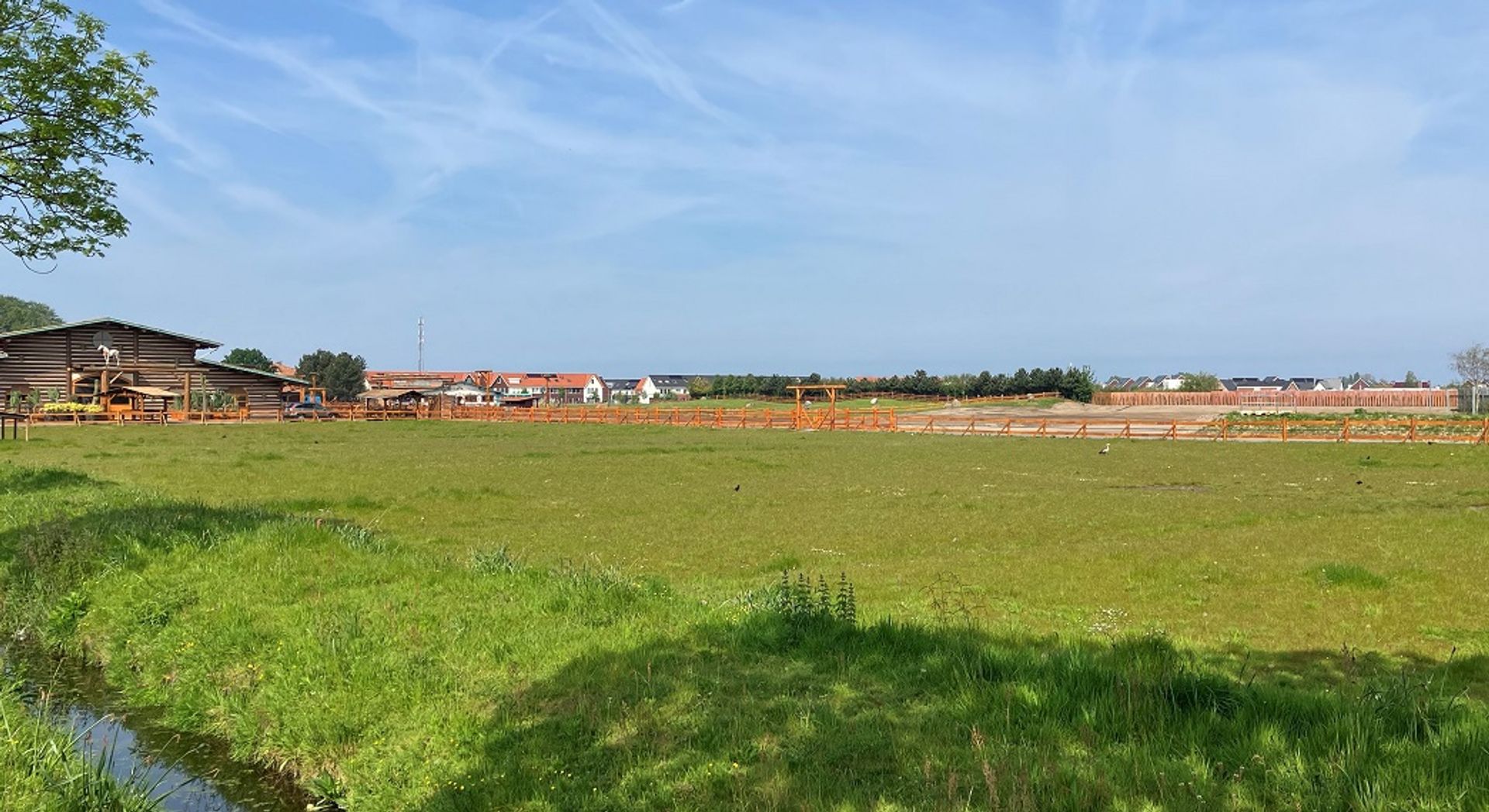 Het terrein aan de Galgeweg in Naaldwijk zoals het er nu bijligt.