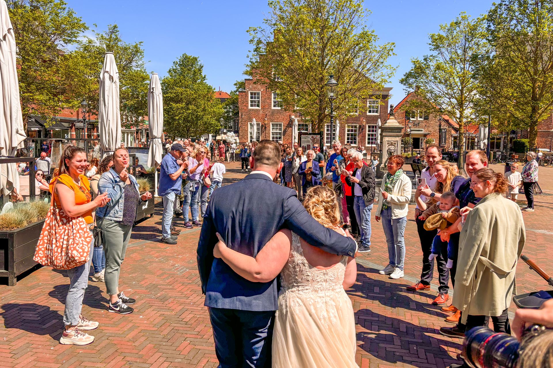 Alex en Lotte op het Wilhelminaplein.