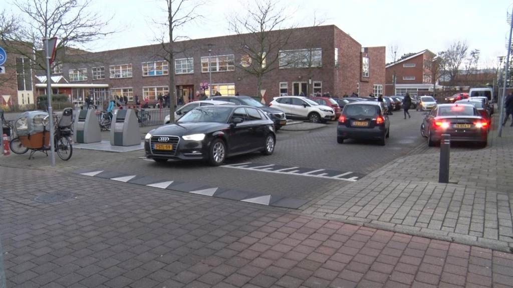 Schoolbesturen: Ouders, breng kinderen lopend of met de fiets