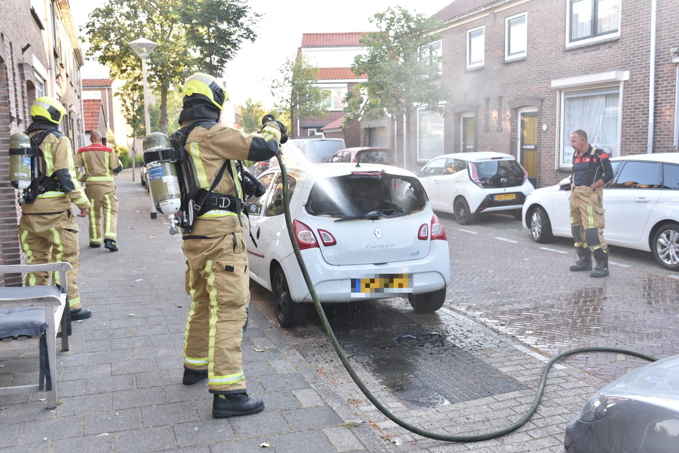 Autobrand in Ahornstraat