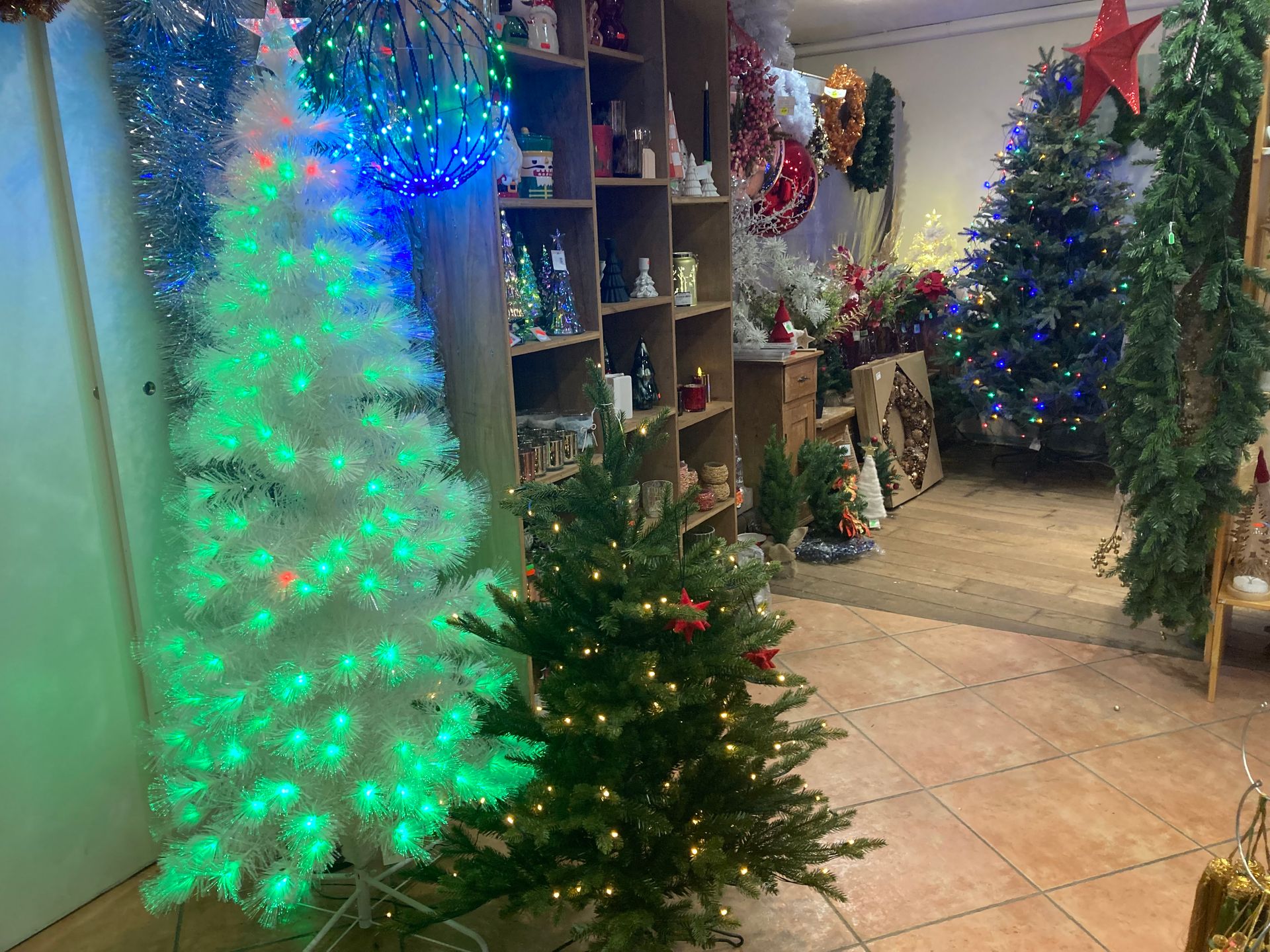 Fiber kerstboom bij de kerst pop-upstore Verkade Fantasy in Naaldwijk.