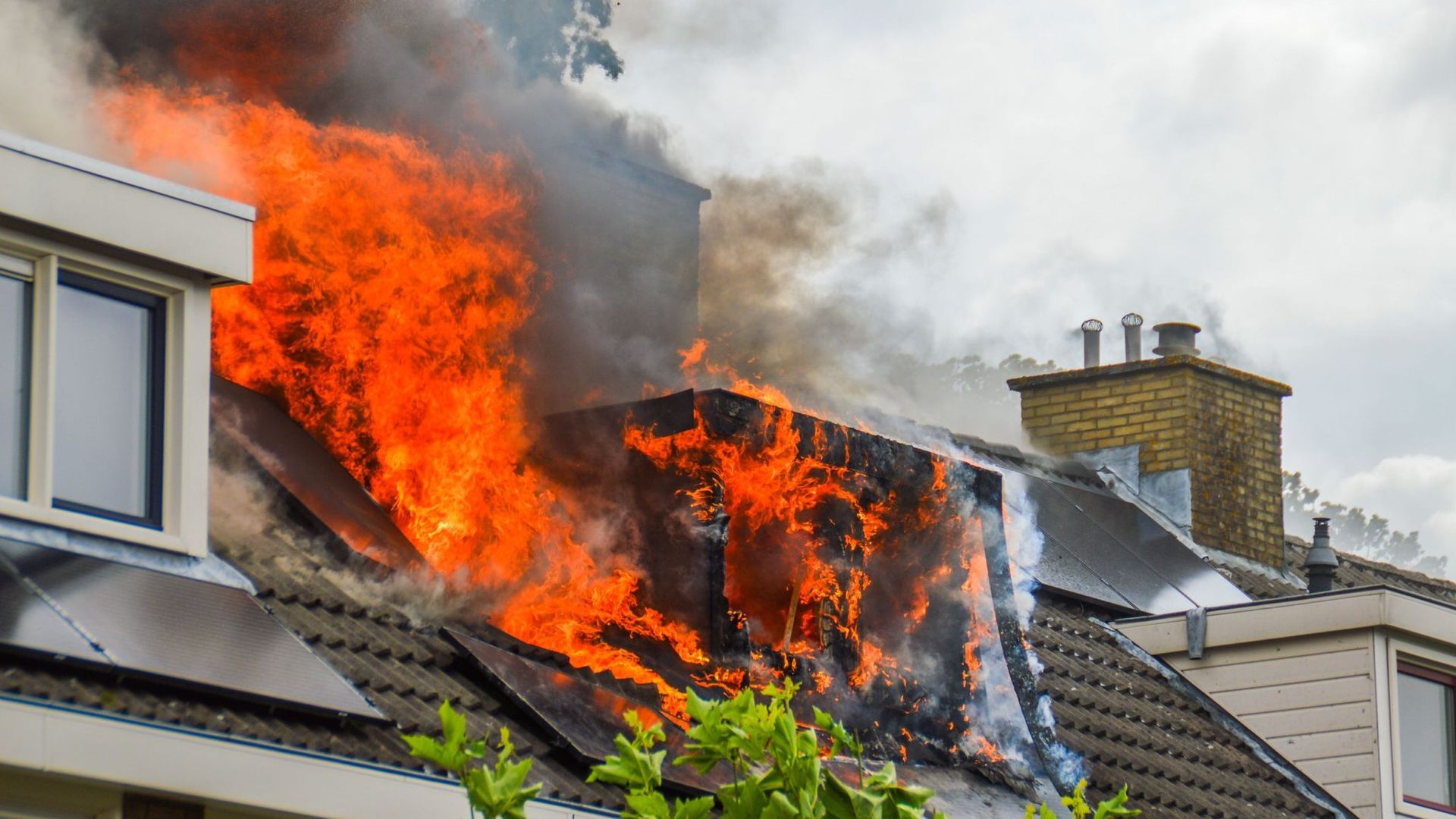 Gezin Maassluis verliest net nieuwe huis bij brand, blijft strijdbaar