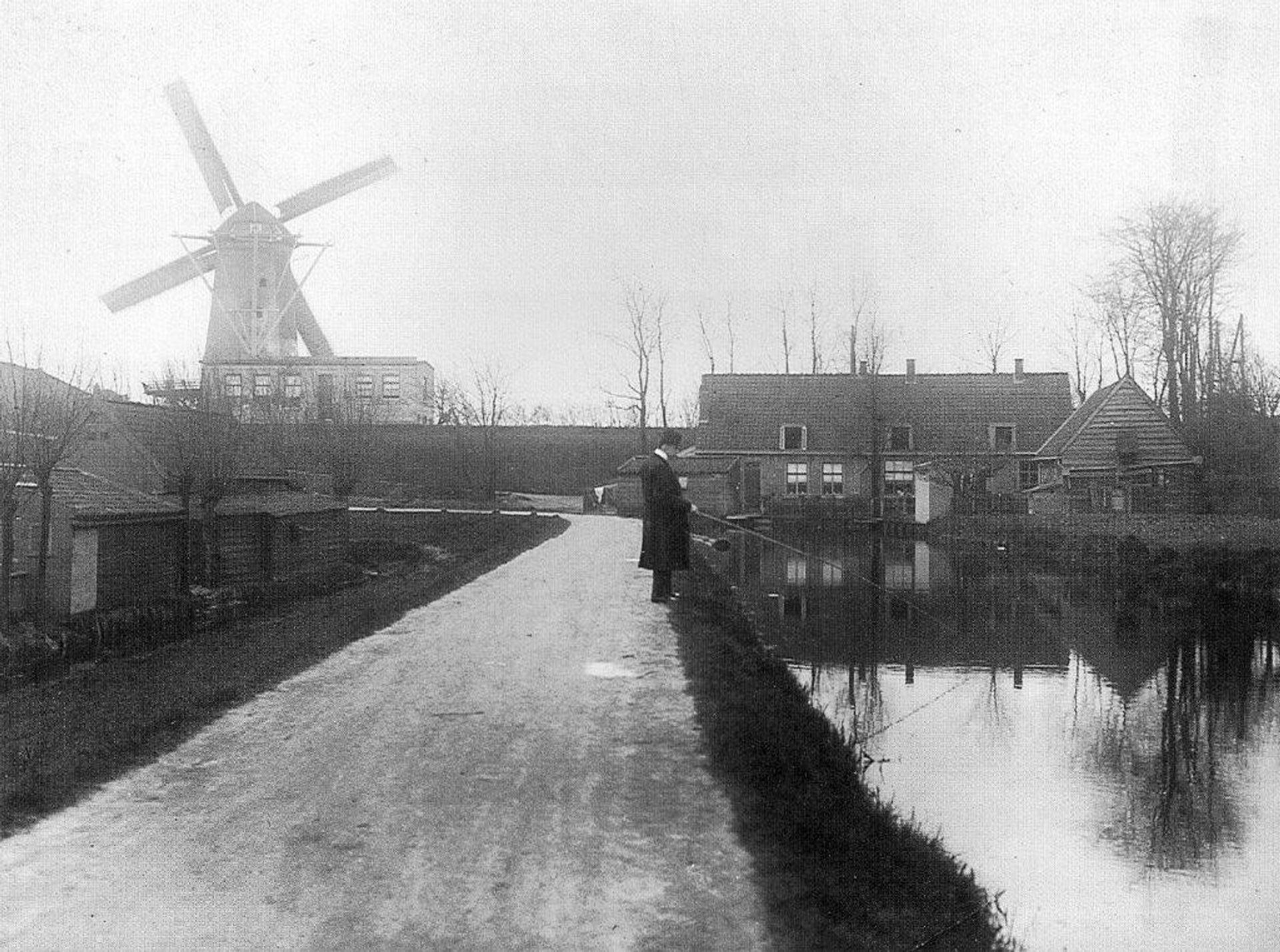 De molen op de Noorddijk gezien vanaf de Weverskade.
