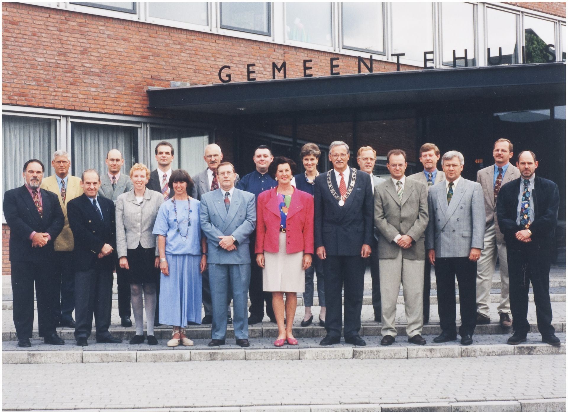 Gemeenteraad Wateringen 1994-1998, met daarin Maxim van Ooijen (boven, vijfde van links)