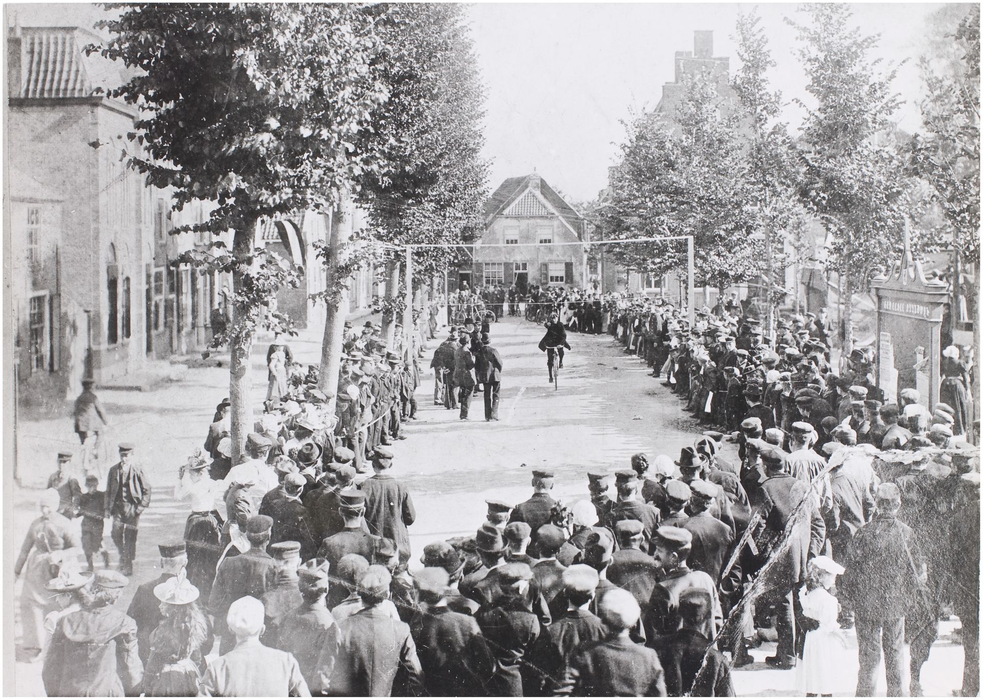 08. Ringsteken op de fiets in Naaldwijk, 1903